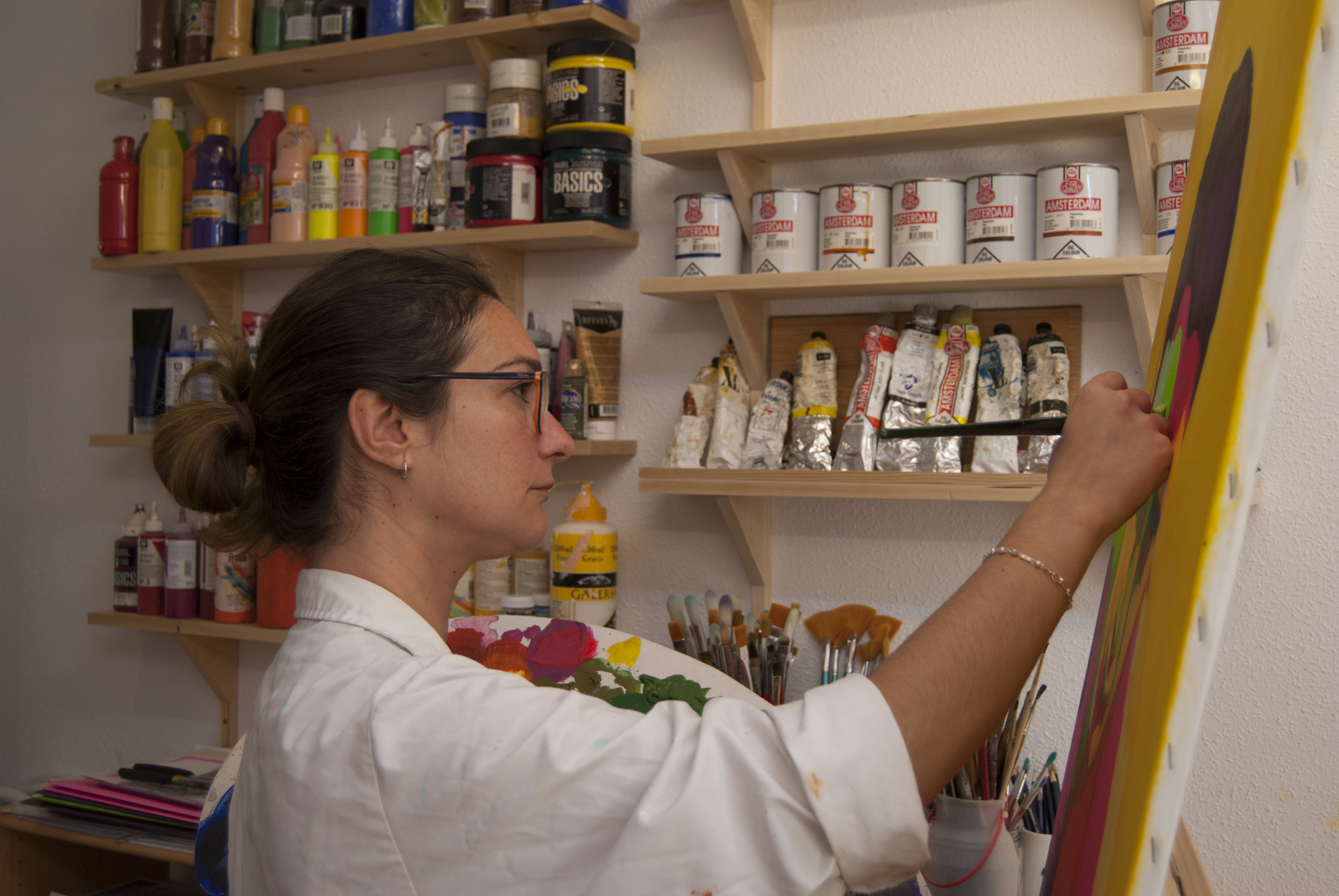 Julia Bermúdez, profesora de arte del estudio